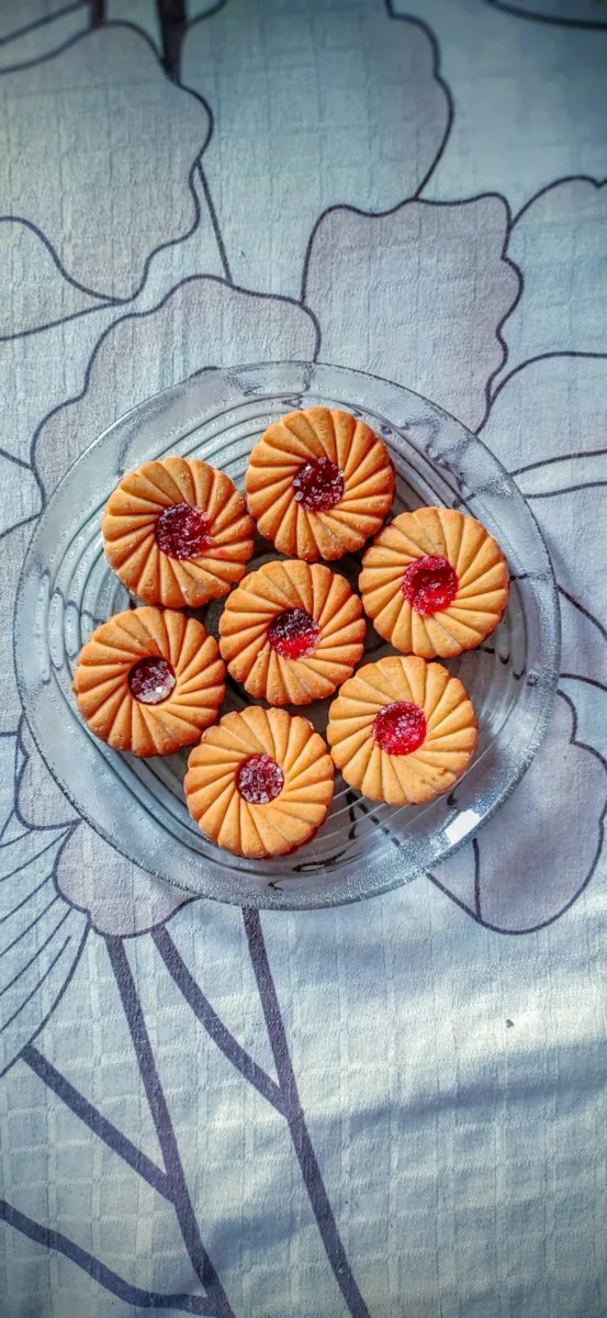 Butter cookies with jam centers