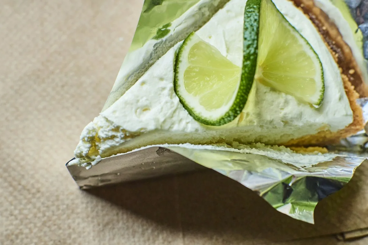Key lime pie with lime slice