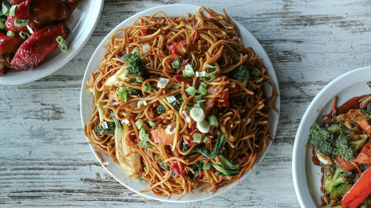 Lo mein noodles with vegetables