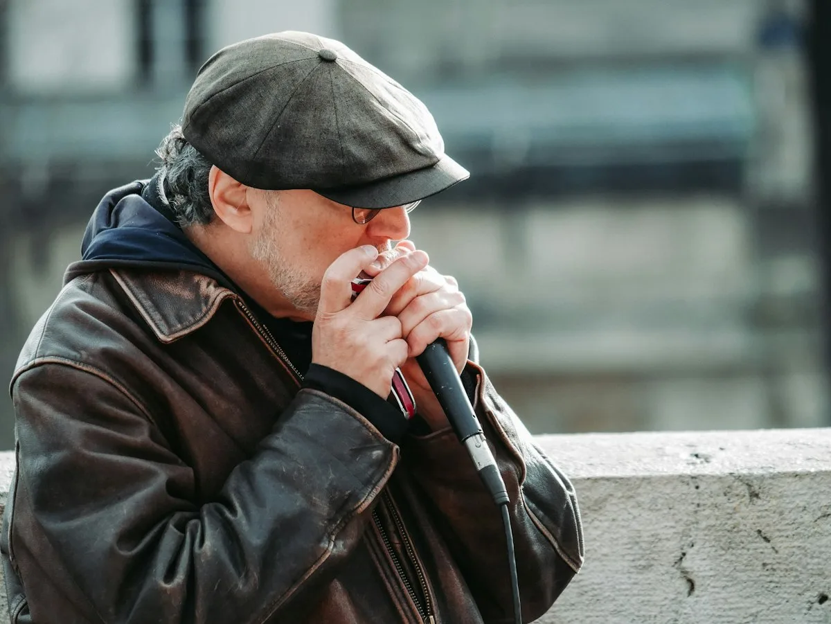 Man wearing a wool flat cap