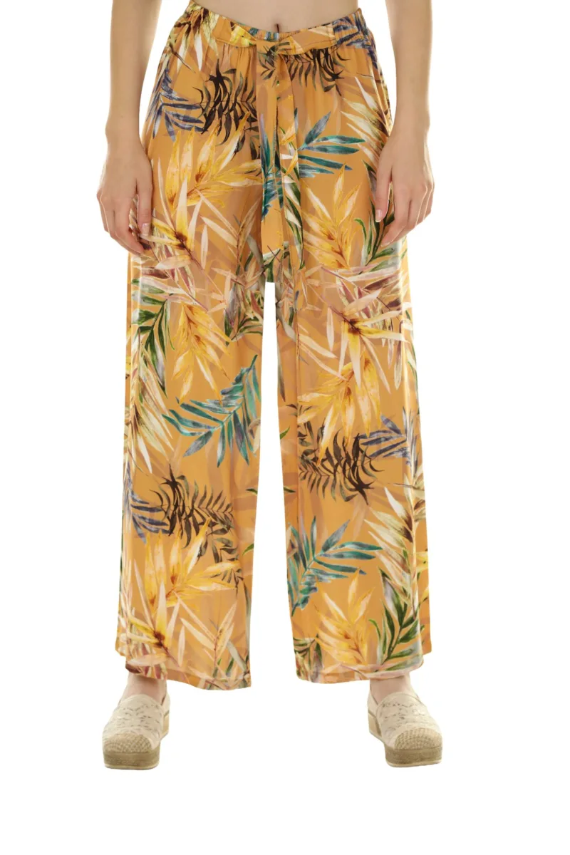 Printed palazzo pants with a flowing leg